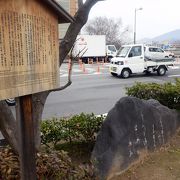 京都の御池大橋西詰にある漱石の句碑