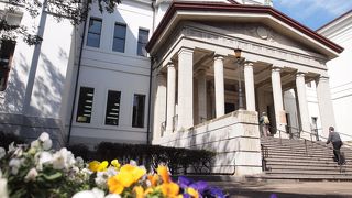 ギリシャ風？不思議な建物