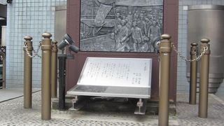 上野駅広小路口の目の前にある歌碑