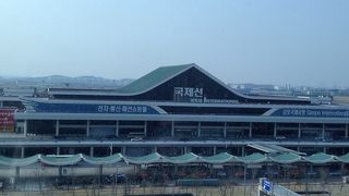 市内中心部に行くには便利です。