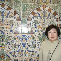 部屋の中に、このタイル装飾って一体・・・・