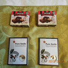 来店プレゼントのフェイスマスクとお菓子です。