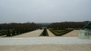 気が遠くなるほど広大な庭園