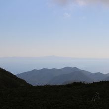 かすかに国後島が