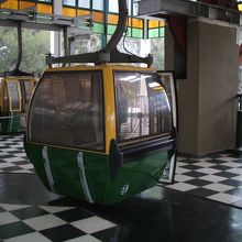 丘の麓のロープウェイ乗り場です。