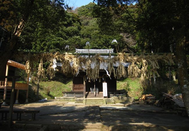 今泉不動や今泉寺の近くにある神社。雰囲気があって怖いくらいw