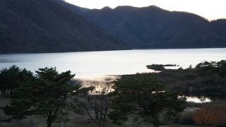 夕暮れの本栖湖