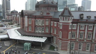 まるで観光地のような東京駅