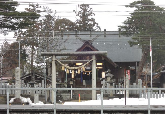 高田駅からすぐ