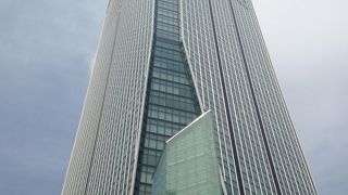 まさに“天を衝く”高層ビル