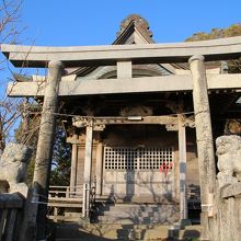 隣接する一木神社