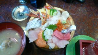 名物の大名丼をどうぞ