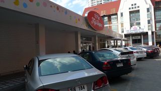 日本語の説明書きがあるのでじっくり探せば掘り出し物がありそうだった。