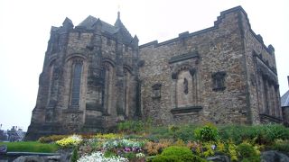 丘の上にある見晴らしがいいお城