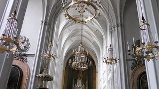 国立図書館の隣