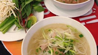 清潔なお店で食べるフォー