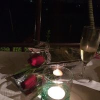 夕食時、バラのプレゼント