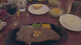 アメリカンビレッジ、巨大ワンパウンドステーキ～ハンズ美浜店