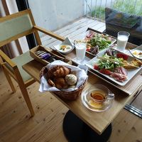 朝食は室内で琵琶湖を見ながら