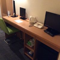 デスクライトや三面鏡もあり