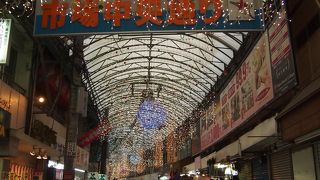 雑多で賑わう市場