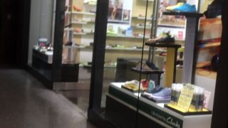 人気靴の直営店