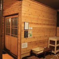 脱衣所はそんなに広くないですが、木のぬくもりが感じられます