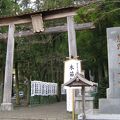 檜葺の屋根が見事な神社