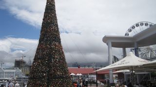 買い物に食事に観覧車まで揃ってます