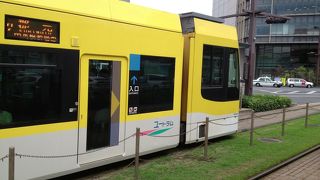 路線沿いに芝生が敷き詰めていてキレイ＆オシャレ