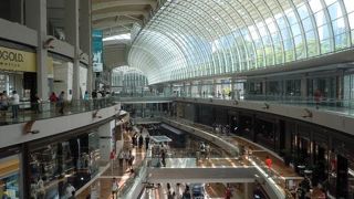 巨大ショッピングモール