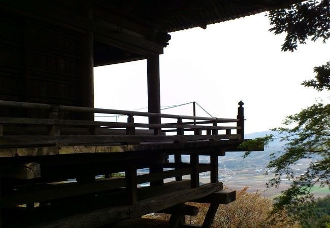 眺望が素晴らしい懸造りの寺院