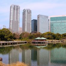 池の茶室　中島の御茶屋