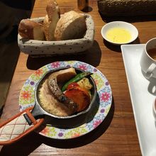 メインはお魚にしました。サーモンのグリルです。