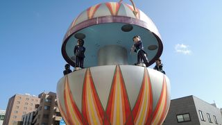 午前１０時～午後７時の毎時０分に開きます