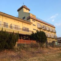 牧歌的な筑後川沿いに面した建物。