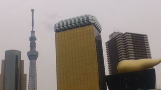 金色のオブジェ