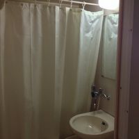 ユニットバスになっています．やや狭めです．