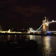タワーブリッジとロンドン塔