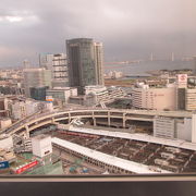 横浜、が見える。
