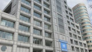 ピラミッド型のビル