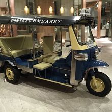 フードコートディスプレーにトゥクトゥク&#128155;