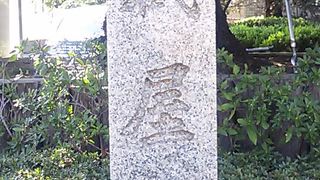 リーガロイヤルホテルの入り口にあります