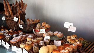 美味しいパンがいっぱい！都会のオシャレパン屋さんって感じです。