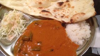 ランチはナン食べ放題