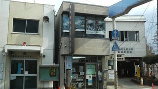 海岸方面へ向かう通り道にあります