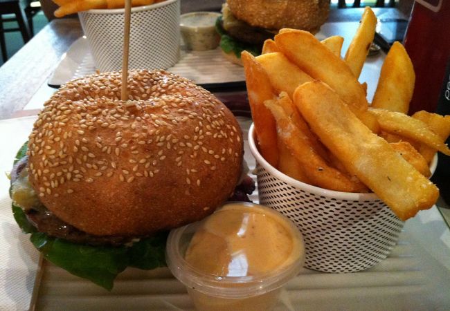 ボリューム満点のハンバーガー！