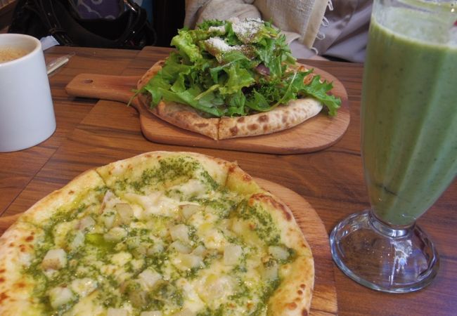 吉野家系列っぽくないおしゃれな窯焼きピザ専門店、500円！