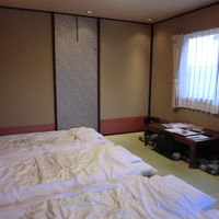 布団は敷いてくれます