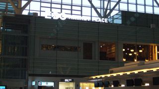 多種のグルメやショッピングができます